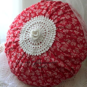 Vintage ruffle pillow, floral pillow, round pillow made of vintage farmhouse fabric with a floral pattern. image 9