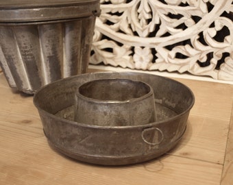 Small old baking pan, pudding mold, ring, shabby chic, vintage, brocante