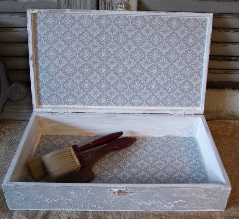 Old wooden box, wooden box, storage, casket, jewelry box, treasure chest, shabby, shabby chic, brocante image 1