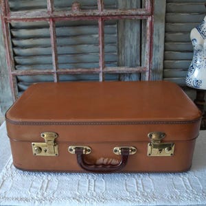 Old suitcase, travel suitcase, laundry chest, antique, 50s storage, steamer trunk, shabby, vintage, brocante hard shell