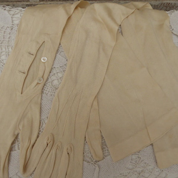 lange beige Handschuhe