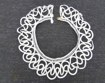 antique ribbon collar