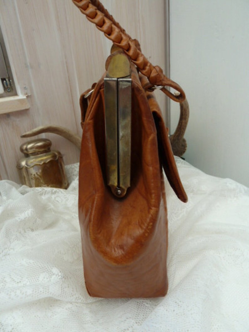 noble leather bag of the 50s image 3