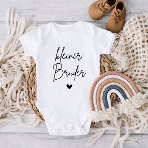 kleiner Bruder Babybody Namensbody personalisierter Strampler Geschenk zur Geburt Namenstaufe Baby Geburtsgeschenk Babyparty Little Brother