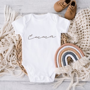 Babybody Namensbody personalisierter Strampler Geschenk zur Geburt Namenstaufe Baby Geburtsgeschenk Babyparty