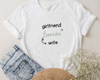 Girlfriend Fiancée Wife T-Shirt I JGA T-Shirt Hochzeit I Kiss the Miss goodbye I Junggesellinnenabschied I Bride to be T-shirt