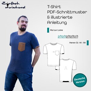Könnte beinhalten: Ein blaues T-Shirt mit einer braunen Tasche und einem weißen Umriss. Das T-Shirt wird an einem Modell gezeigt und auch als Schnittmuster mit dem Text "T-Shirt PDF-Schnittmuster & illustrierte Anleitung Mut zur Lücke Herren Gr. 44 - 64 Deutsche Version".