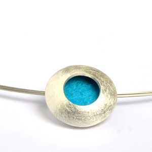 Silver pendant with felt lining (color interchangeable!) on a neck ring image 5