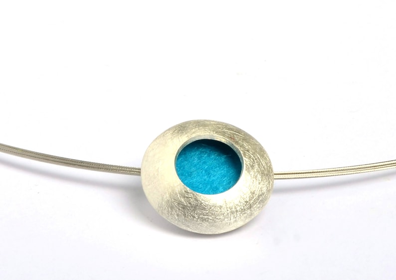 Silver pendant with felt lining (color interchangeable!) on a neck ring image 5