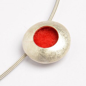 Silver pendant with felt lining (color interchangeable!) on a neck ring image 4