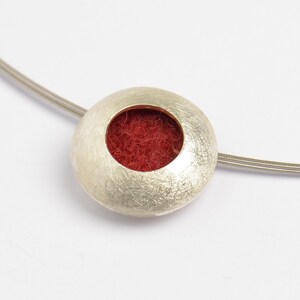 Silver pendant with felt lining (color interchangeable!) on a neck ring image 6