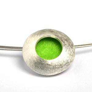 Silver pendant with felt lining (color interchangeable!) on a neck ring image 1