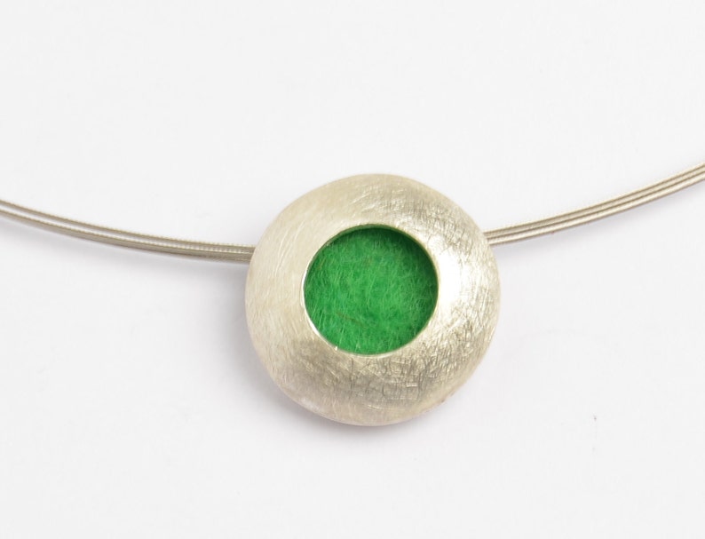 Silver pendant with felt lining (color interchangeable!) on a neck ring image 3