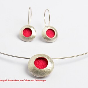 Silver pendant with felt lining (color interchangeable!) on a neck ring image 8