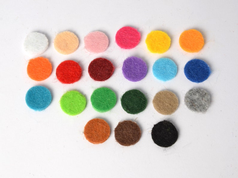 Silver pendant with felt lining (color interchangeable!) on a neck ring image 9