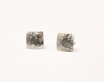 Ear studs silver square with hammered structure