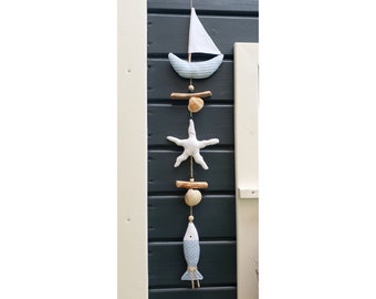 décoration estivale guirlande mobile maritime, bateau à voile, étoile de mer, coquillages, bois flotté, poisson, décoration maritime poisson en tissu, voilier