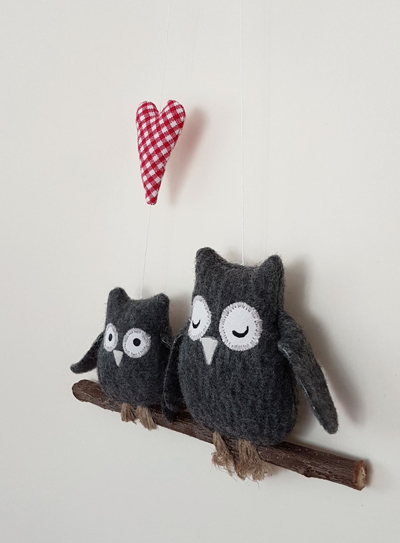 2 kleine Eulen auf dem Ast mit Herz Eule owl uggla heart