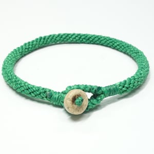 Pulsera trenzada japonesa Kumihimo para hombre y mujer. Pulsera de la amistad hecha a mano. Pulsera de kimono verde tejida. Regalo unisex para tu mejor amigo.