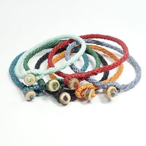 Pulsera trenzada japonesa Kumihimo para hombre y mujer. Pulsera minimalista de cordón encerado fino, hecha a mano, resistente al agua. Un regalo para tu mejor amigo.