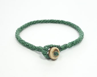 Pulsera trenzada japonesa Kumihimo para hombre y mujer. Pulsera de la amistad hecha a mano. Pulsera kimono tejida en color verde. Regalo de mejor amigo para unisex.