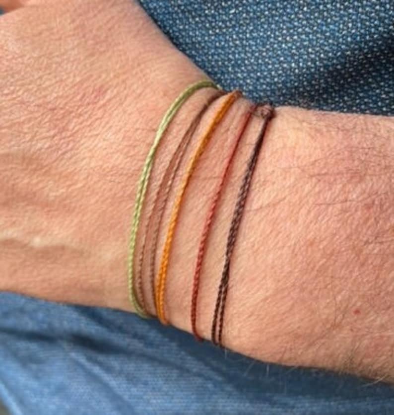 Handgemaakte minimalistische koordarmband voor heren en dames. Unisex verstelbare vriendschapsarmband. Wax string boho surfer armband. Beste vriend cadeau. afbeelding 5