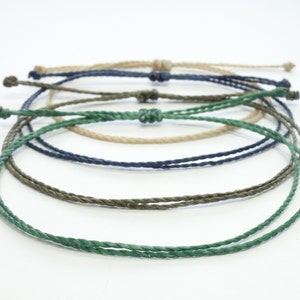 Waterdichte verstelbare minimalistische surferarmband voor dames en heren. Gewaxte herenarmband met witte draad. Eenvoudige touwarmband. Enkelband