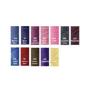 K&ouml;nnte beinhalten: Eine Farbkarte mit 10 verschiedenen Farben Stickgarn. Die Farben sind: Marineblau, Dunkelblau, Dunkelviolett, Rosa Nebel, Rosa, Graphitgrau, Burgunderrot, Lapislazuli Blau, Kirschrot, Armeegr&uuml;n, Aubergine und Creme.