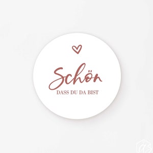 Schön dass du da bist Aufkleber im Set | Runde Etiketten 3cm in Altrosa | zum Verpacken von Gastgeschenke zur Hochzeit, Taufe, Kommunion