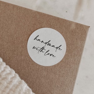 Handmade with love stickers | Round labels in stylish white 3 cm x 4 cm | Ideal for packaging, homemade gifts, DIY projects
