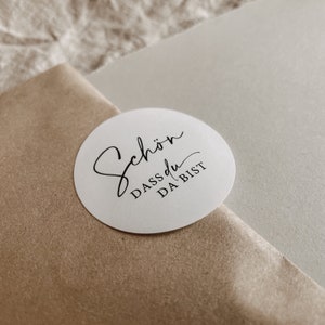 Schön dass du da bist Aufkleber im Set | Runde Etiketten 3cm im eleganten Stil | ideal zum Verpacken von Gastgeschenke zur Hochzeit, Taufe