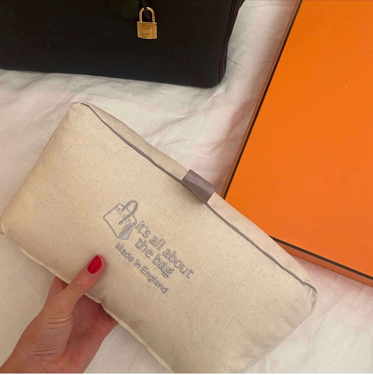  DGAZ Bag Pillow Shaper Insert for Luxury Handbags, Silky Pillow  Shaper for Hermes 24/24-29 Bags（White） : Clothing, Shoes & Jewelry