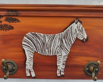 Kindergarderobe  mit Zebra aus Holz handgemacht