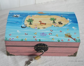 Treasure chest made of wood for girls hand-painted pink with lock and key customizable