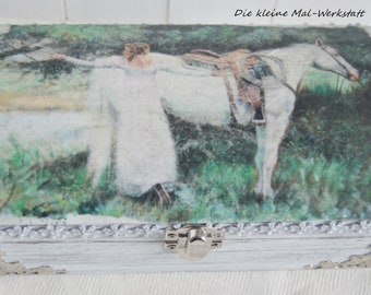 Treasure chest jewelry box with horse motif made of white wood customizable