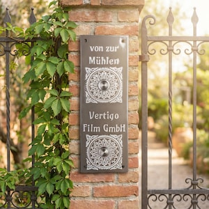 Keramik Klingelplatte für ein Zweifamilienhaus, handgemacht und personalisiert, frostfest, mit zwei Klingeln und einem Namensschild