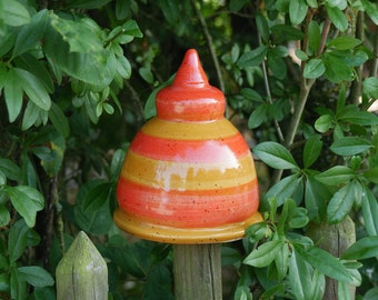 Eine kleine Gartenspitze, orange, ca 12cm (Öffnung 5-6 cm)