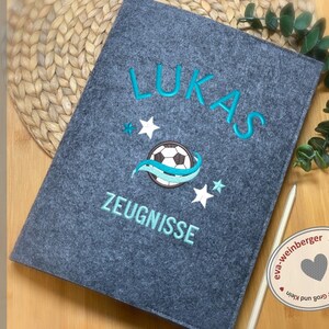 Zeugnismappe Zeugnishülle Fußball Filz mit Name personalisiert Geschenk Schule Einschulung Schulanfang Dokumentenmappe Junge Mädchen