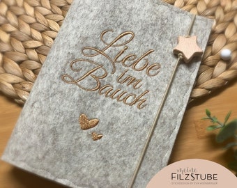 Mutterpasshülle aus Filz  Mutterpasseinband mit Herz in beige  Geschenk zur Schwangerschaft "Liebe im Bauch"