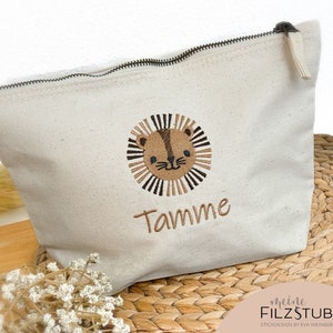 Windeltasche  Wickeltasche  Kosmetiktasche beige personalisierbar mit Name und Löwe oder Wunschmotiv Babygeschenk Geburt Junge Mädchen