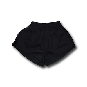 Pode incluir: Shorts esportivos pretos com c&oacute;s el&aacute;stico.