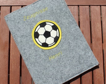 Zeugnismappe aus Wollfilz mit Fußball und Name