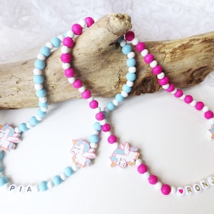 Collar de unicornio de 1 pieza para niños, collar para niños, collar con nombre, hecho de cuentas de madera, blanco, azul claro, rosa, elástico, personalizable, elección de color