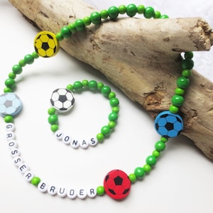 Parure de bijoux pour BIG BROTHER, perles en bois, ballons de football, vert, coloré, nom souhaité, élastique, bracelet, collier, personnalisable, personnalisable