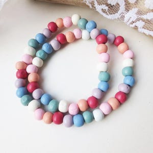 Collar de 1 pieza para niños, collar infantil, collar con nombre hecho de cuentas de madera, colores pastel, arcoíris, elástico, personalizable