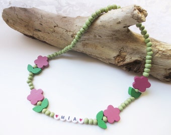 Kinderkette, Namenskette aus Holzperlen, Blumen, bunt, grün, elastisch, 43 cm, wahlweise auch ohne Namen