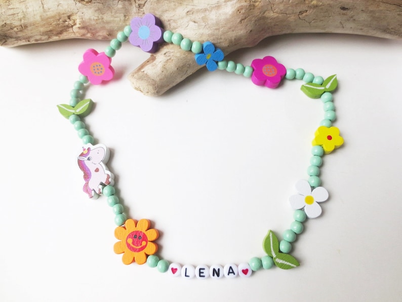 Bunte Kette für Kinder, Kinderkette aus Holzperlen, Frühling, Sommer, Blumen, Blumenwiese, pastell bunt, elastisch, Namenskette, Wunschname Bild 10