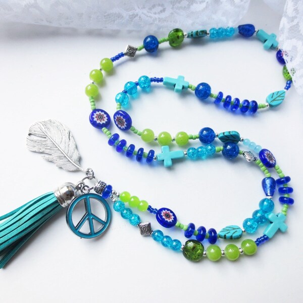 Sautoir, collier hippie, bleu, vert, collier de perles de verre, unique, 48 cm, pendentif, pompon, idée cadeau, perles millefiori