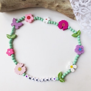 Bunte Kette für Kinder, Kinderkette aus Holzperlen, Frühling, Sommer, Blumen, Blumenwiese, pastell bunt, elastisch, Namenskette, Wunschname Bild 9