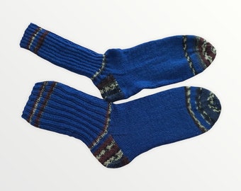 Wollsocken, Socken Gr. 42/43 handgestrickt, klassisch gestrickt, in blau mit farblichen Akzenten